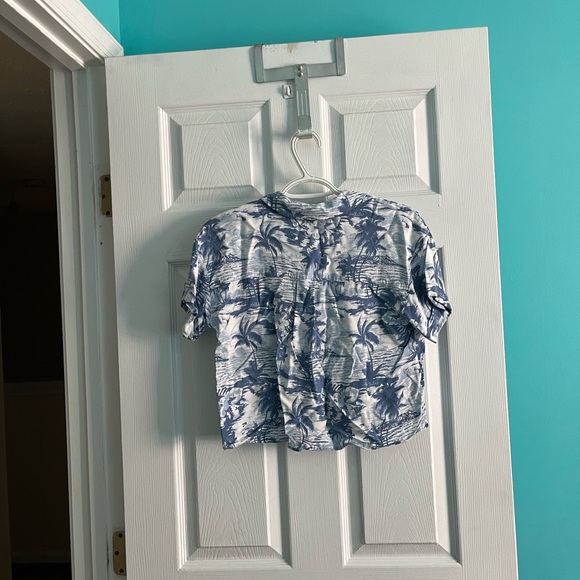 Hollister Hawaiian Pattern Crop top - Picture 2 of 4